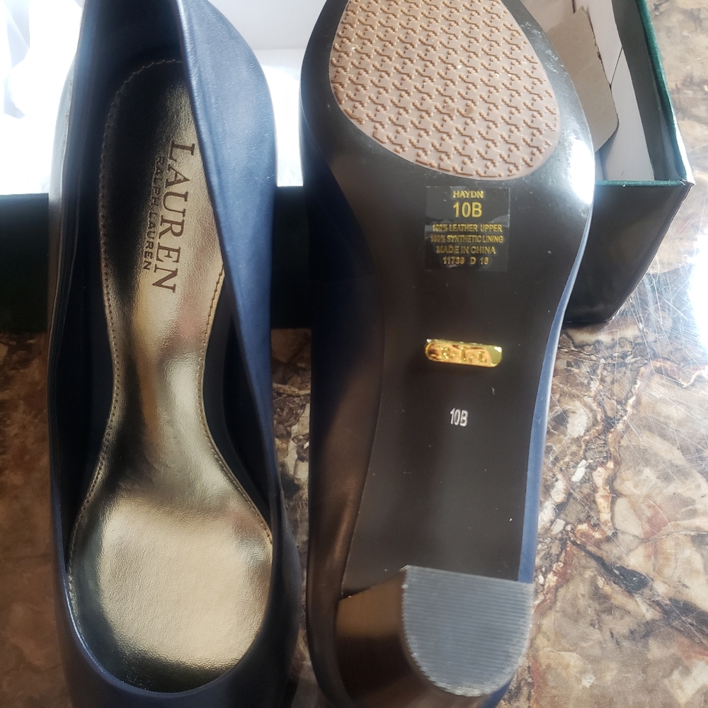 Shoes - Picture 4 of 6